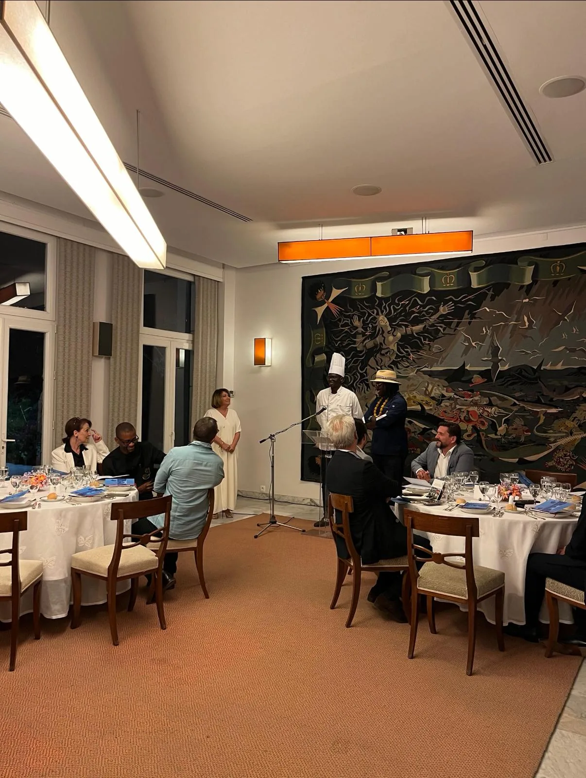 Diner chez l'Ambassadrice de France au Sénégal, à la mémoire et à l’avenir de l’Alliance française de Ziguinchor. Etaient invités, les chefs Raoul Coly et Dieme Youssoupha