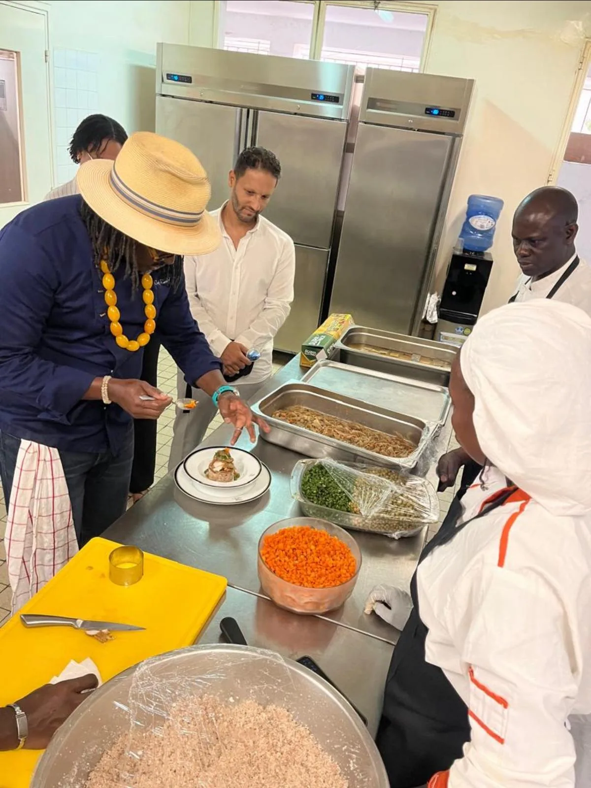 Diner chez l'Ambassadrice de France au Sénégal, à la mémoire et à l’avenir de l’Alliance française de Ziguinchor. Etaient invités, les chefs Raoul Coly et Dieme Youssoupha