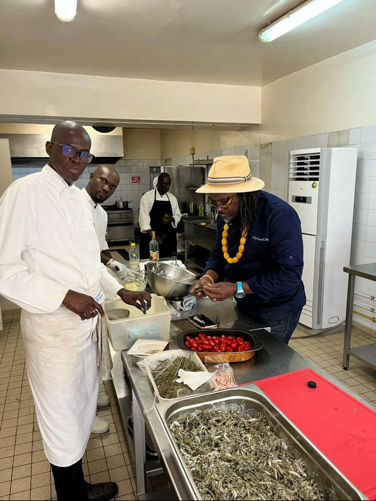 Diner chez l'Ambassadrice de France au Sénégal, à la mémoire et à l’avenir de l’Alliance française de Ziguinchor. Etaient invités, les chefs Raoul Coly et Dieme Youssoupha
