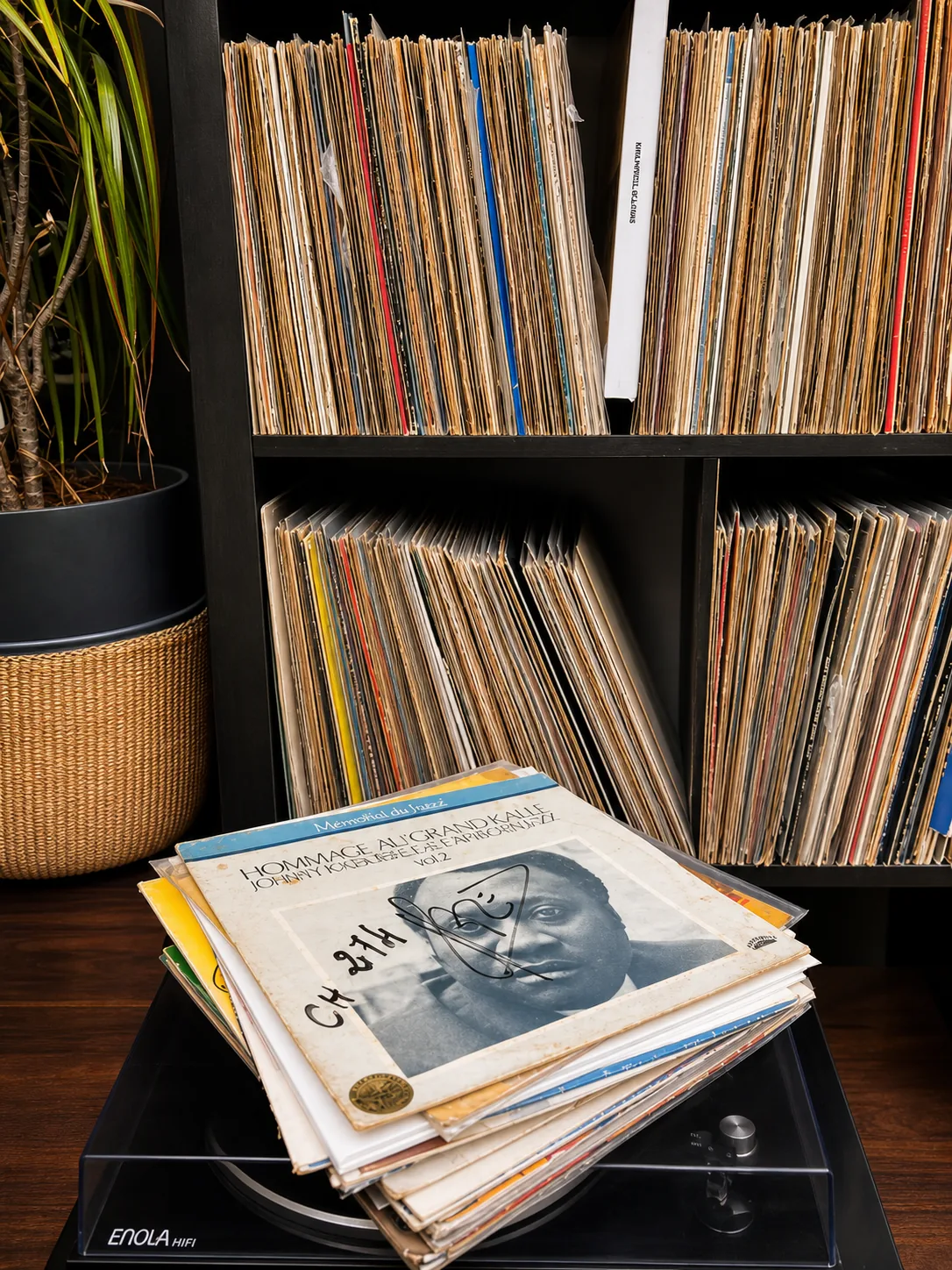 Collection de vinyles dans le restaurant